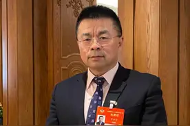 全国政协委员季加孚：完善心理治疗人员资质认定和考核制度图片