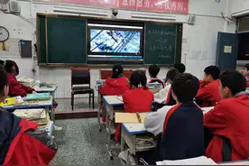 重温血火英雄史诗 弘扬长征会师精神——驻马店市第一初级中学举行红色观影活动图片
