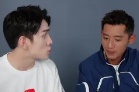 张继科做客李佳琦直播间，肤色反差太明显，被调侃为海尔兄弟图片