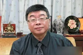 「中国肖像漫画家在线」台湾名嘴邱毅肖像漫画图片