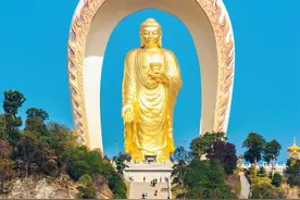 东林大佛：位于中国江西省九江市星子县温泉镇的庐山山麓图片