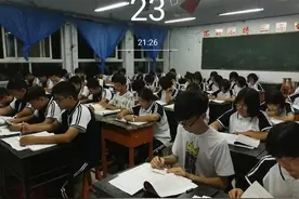 对比大学和高中教师：不比不知道，一比吓一跳图片