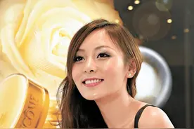 何佩瑜个人美照，性感迷人图片