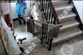 抚顺男子放在楼道里的白菜、大葱等被偷，监控录下贼影图片