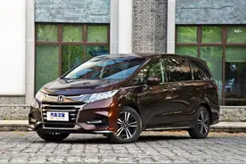 实测油耗5.8L/100km，动力充足空间大，加92号油就行图片