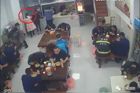 “我悄悄付了，不要跟他们说” 15名消防员灭火后到店用餐，她悄悄付了钱图片