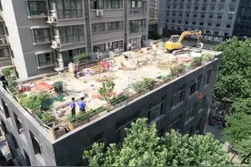 城管执法人员两年多努力 五层违建大明公寓今起拆除图片