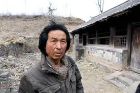 北大学霸王青松，与妻子隐居深山11年，花光350万积蓄，如今怎样图片