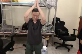 药水哥直播间跪地求饶，看到向佐、向太的回应，死心了：我要没了图片