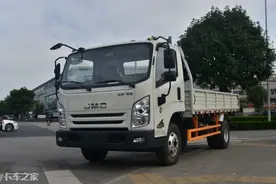 坐上去像开轿车？国六江铃凯运轻卡实力抢镜，升级的不止是内饰图片
