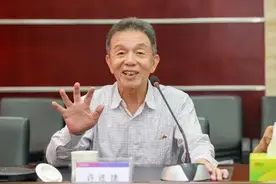 中国卫生巾之父交棒，子承父业，许连捷长子许清流接力恒安总裁图片