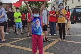 感恩！感谢！深圳市民自发欢送，医护人员感动落泪：值得图片