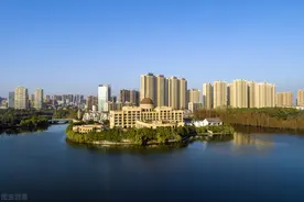 为何黄冈是鄂东最大的地级市，工业实力还不如黄石？原因如下图片