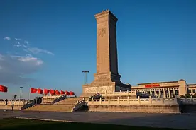 【百年党史】人民英雄纪念碑在北京天安门广场建成图片