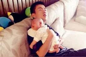 新生儿出生后前3个月要抱睡，别嫌累怕麻烦，很可能令你后悔图片