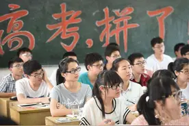 高考为何规定用2B铅笔涂卡？阅卷老师说出真相，不只因为电脑阅卷图片