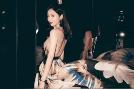 只有脚踏实地的人，才能够说：路，就在我的脚下图片