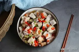 秋季吃芋头好处多，简单蒸熟，外酥软糯又香甜，不用担心长胖图片