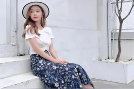一条花色裹裙在夏季的几种穿法与搭配，一定让你仙气撩人！图片
