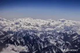 昆仑山发现1万年前岩画，其中有些画着“飞机”? 史前文明成谜图片