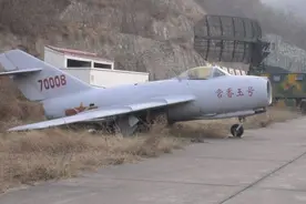 我国深山中的“飞机坟场”，规模仅次美国，停放2000多架战机图片