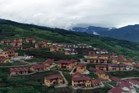 寻找四川最亮眼村居 | 乐山峨边彝家新寨：看市级极度贫困村如何逆袭图片
