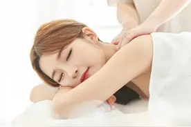 想长寿，养好背！按摩背部经络养生图片