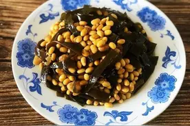 海带炖黄豆，既鲜香又美味，一道非常不错的小菜图片
