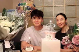 杨怡被曝产后复出拍新剧，酬劳高达8位数！曾与老公改名求好运图片