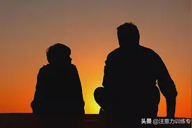 湖南一男子当街下跪，女孩却无动于衷，原因令人泪目图片