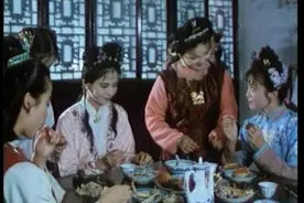 导演亲自找上门，女演员一看戏服就要罢演：这跟骂我有什么两样图片