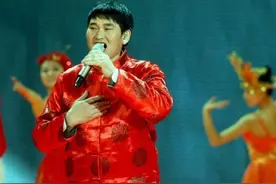 朱之文儿子结婚好气派，精装婚房还有落地窗，现场钞票多到捆几沓图片