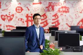 黄峥不做弄潮儿图片