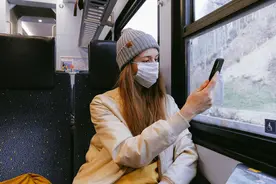 手机软件占内存别这样卸载，打开设置这个地方，所有垃圾清理干净图片