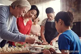 无论跟你多亲，如果亲朋好友这么对待你，证明他们根本瞧不起你图片