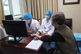 学习百年党史汲取奋进力量 | 七旬老中医坚持坐诊：“只要病人需要，我会一直干下去”图片