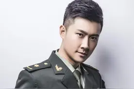 李昂：我是天空里的一片云，偶尔投影在你的波心......图片