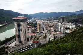 四川这个65万人口的县，县城却很“袖珍”，你知道原因吗？图片