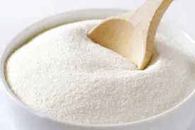 牛奶vs奶粉，哪个更有营养？如何选择牛奶和奶粉呢？图片