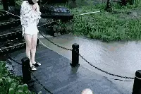 搞笑GIF：孩子，你别哭了，爸爸比你更痛苦图片