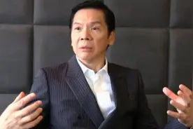 鲁豫问向华强：圈内请不动的艺人有谁？他说了一个名字，全场沸腾图片