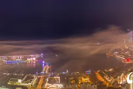 当平流雾邂逅夜青岛 航拍镜头下这里夜景璀璨似仙境图片