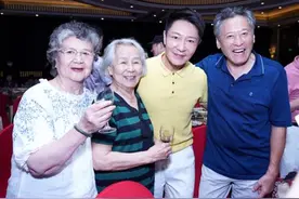 上影明星年度团聚，老艺术家吴云芳严永瑄同框，还有哪些名家到场图片