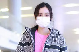 Baby素颜的时候也太清纯了，双眼皮更明显，感觉真是很温柔图片