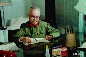 粟裕奉命抓捕叶飞，睁只眼闭只眼，叶飞跳崖逃过一劫图片