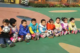 孩子放学后有这三种表现，暗示在幼儿园过得不开心，宝妈要重视图片