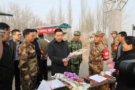 李贵增深入乡村查防火图片