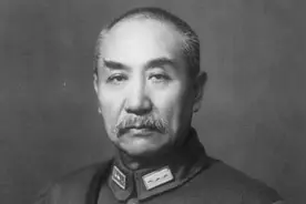抗战时的阎锡山，打扫战场时为何不先抢武器，而是先搜鬼子裤兜图片