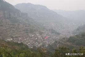 64岁老汉深山之中过着原始农耕生活，养驴种田自给自足，不出山图片