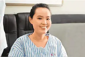 2012年，为救5名学生导致高位截肢，"最美教师"张丽莉如今怎样了图片